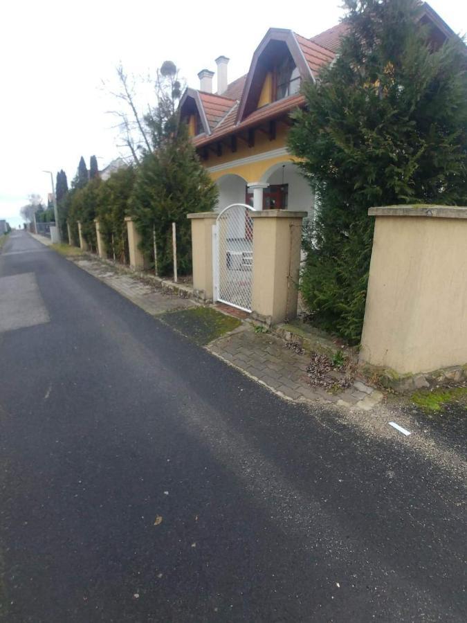 Vitorlas Villa, Emelet Balatonlelle Exterior photo